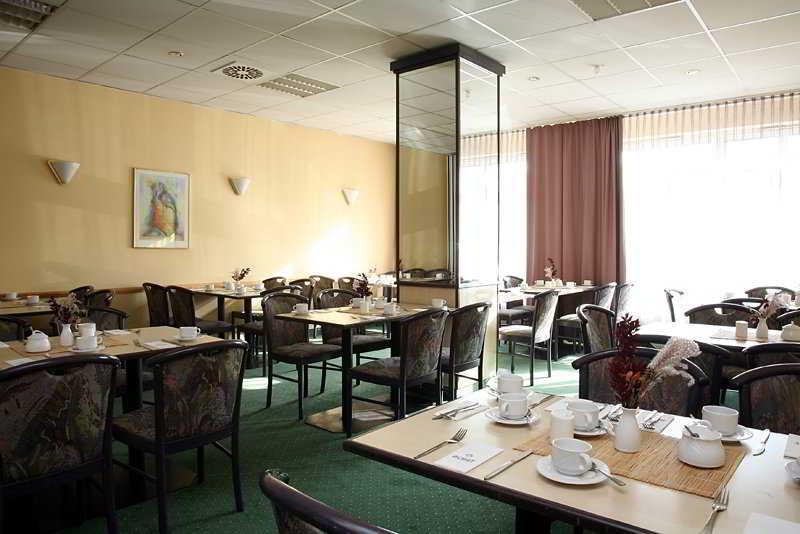 ACHAT Hotel Chemnitz Restaurant foto